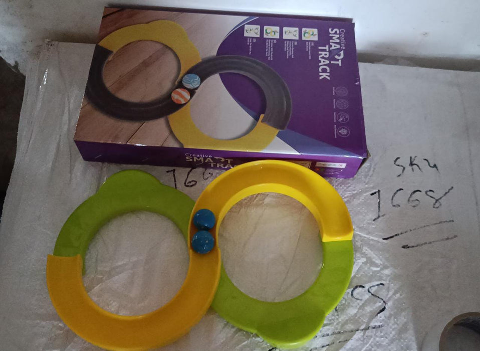 Box packaging for the Marble Run Toy Set, highlighting its features.